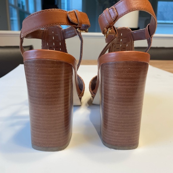 - 🩷Host Pick!🩷 Cole Haan platform sandal. Excellent Condition. - Picture 6 of 9